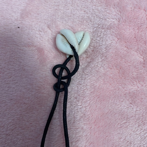 Bundle of Seashell necklace and bracelet - Picture 6 of 8